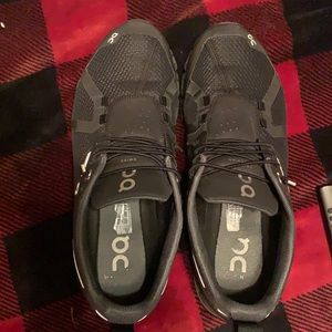 On cloud waterproof women’s shoes size 9